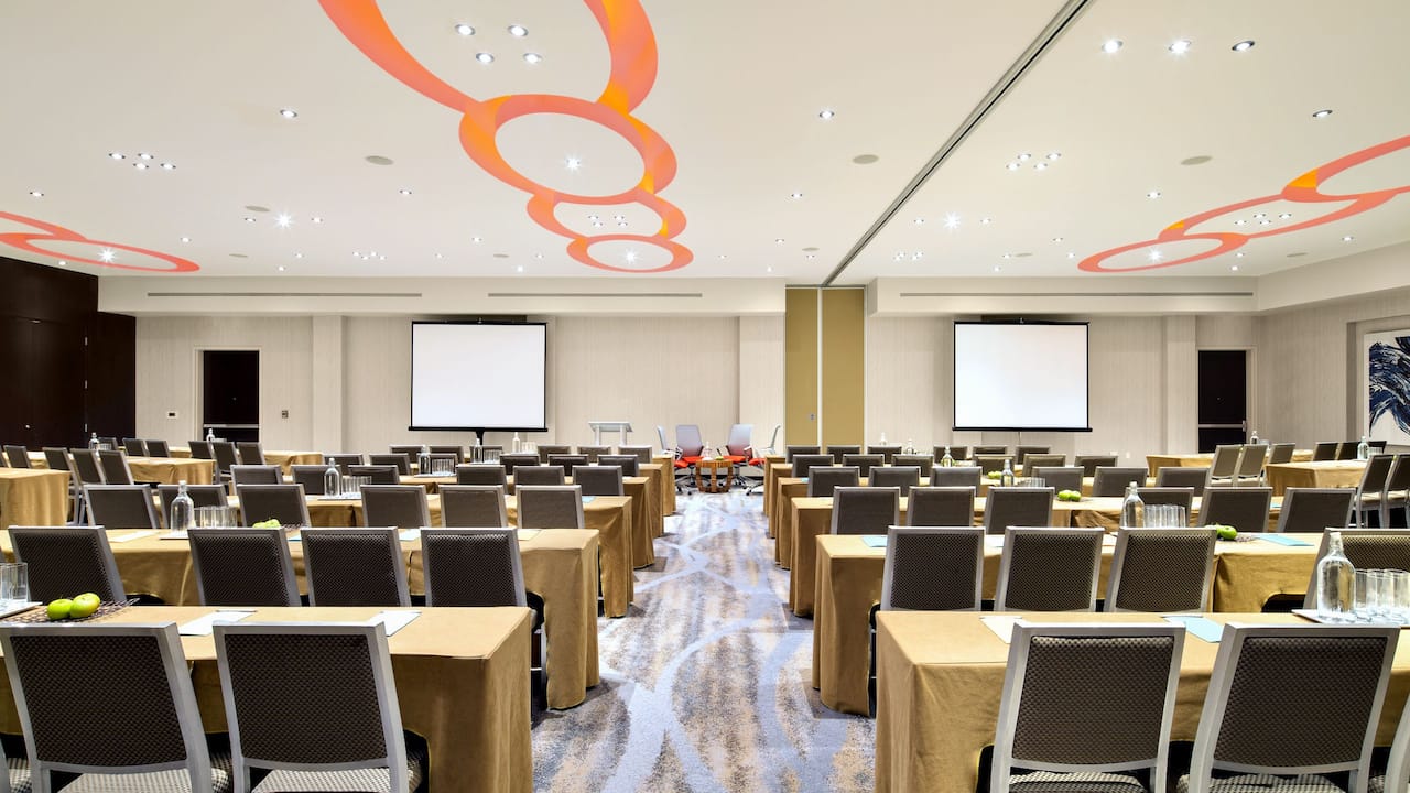 Studio, large meeting room with classroom setup