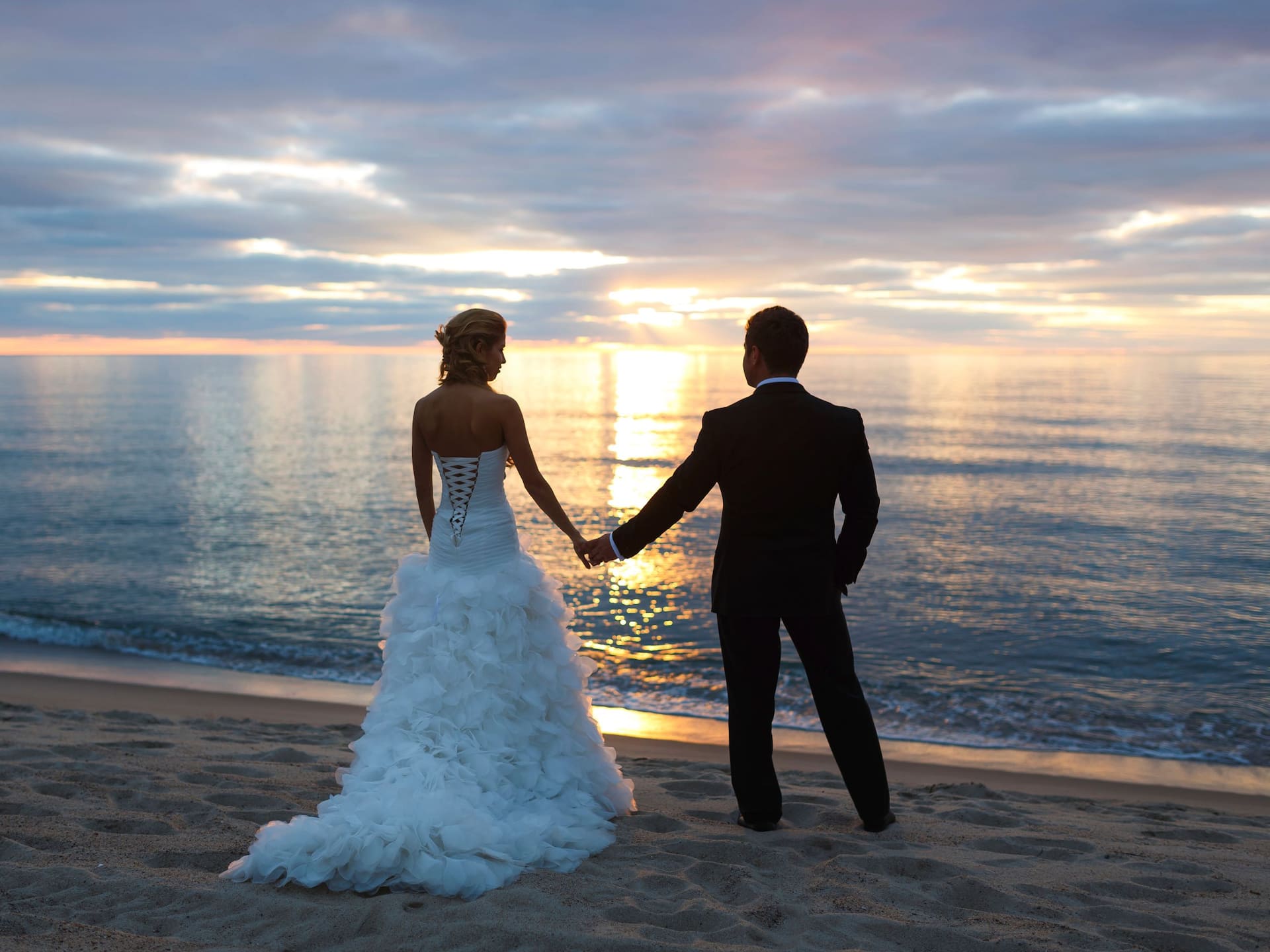 Hyatt Place Dewey Beach Sunset Couple on Beach