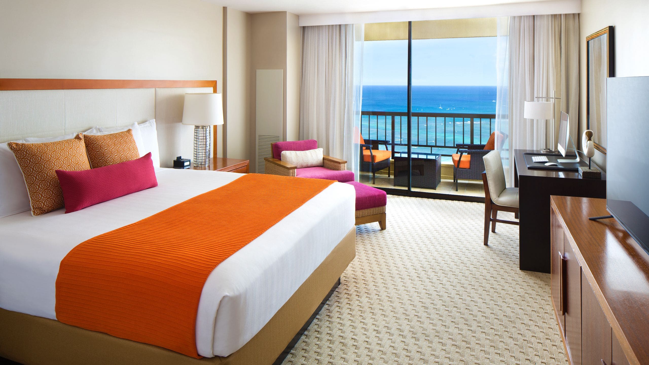 Hyatt Regency Waikiki Beach Resort and Spa Room 4055 Bedroom