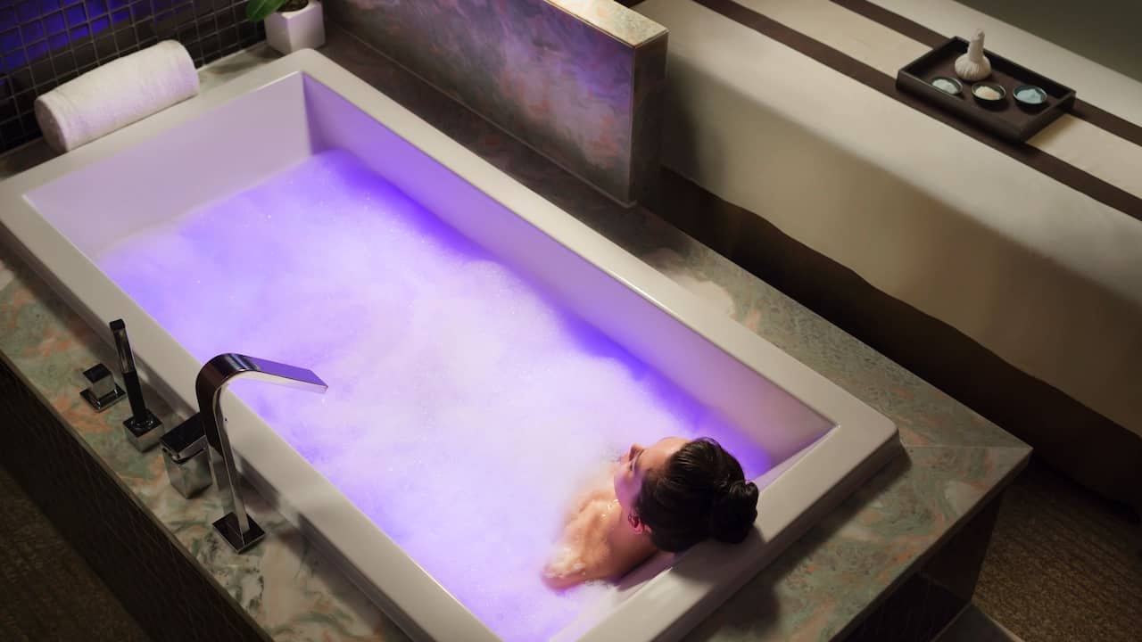 Yuan spa tub