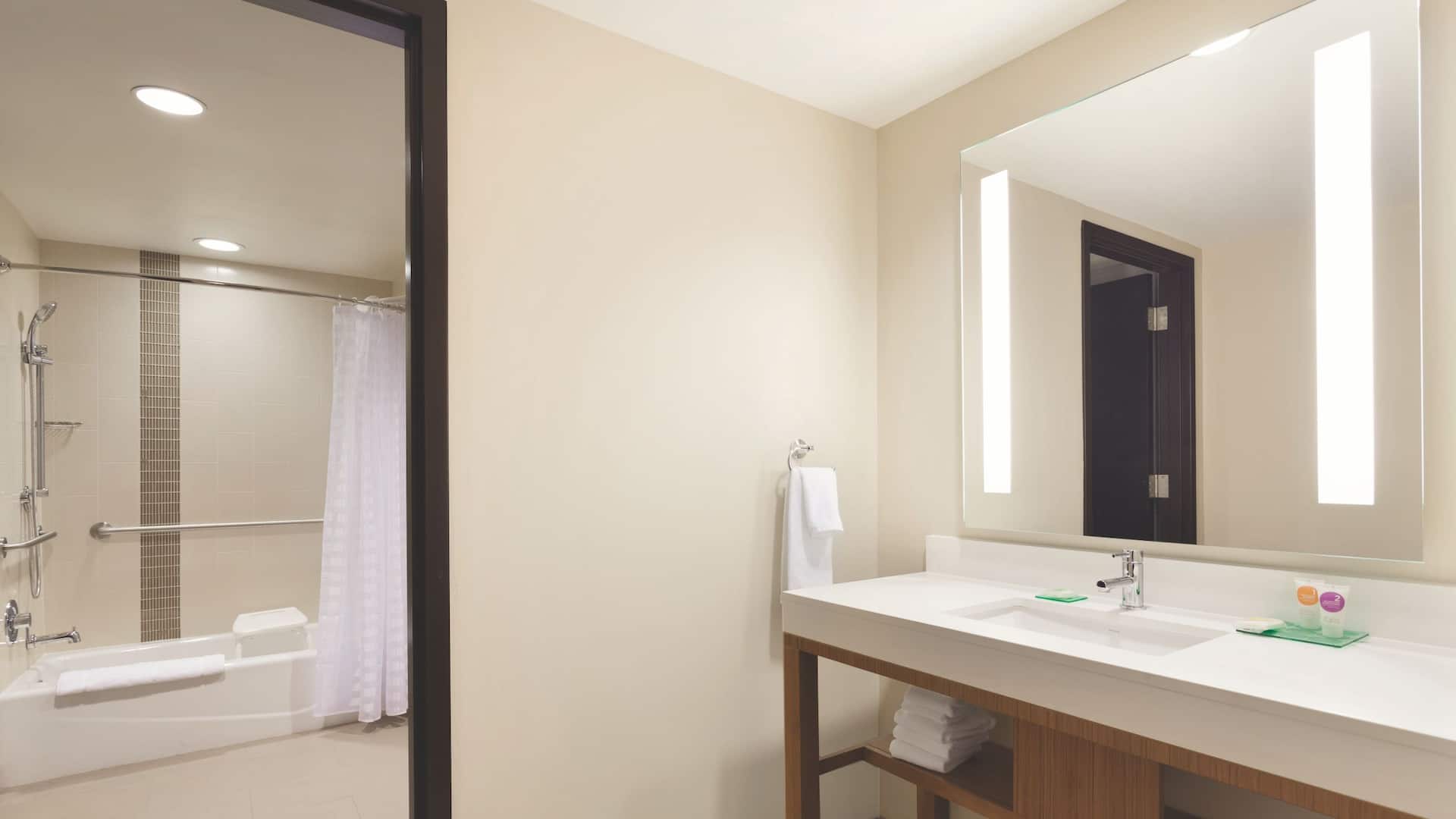 3/3 Hyatt Place Buffalo/Amherst ADA Bathroom