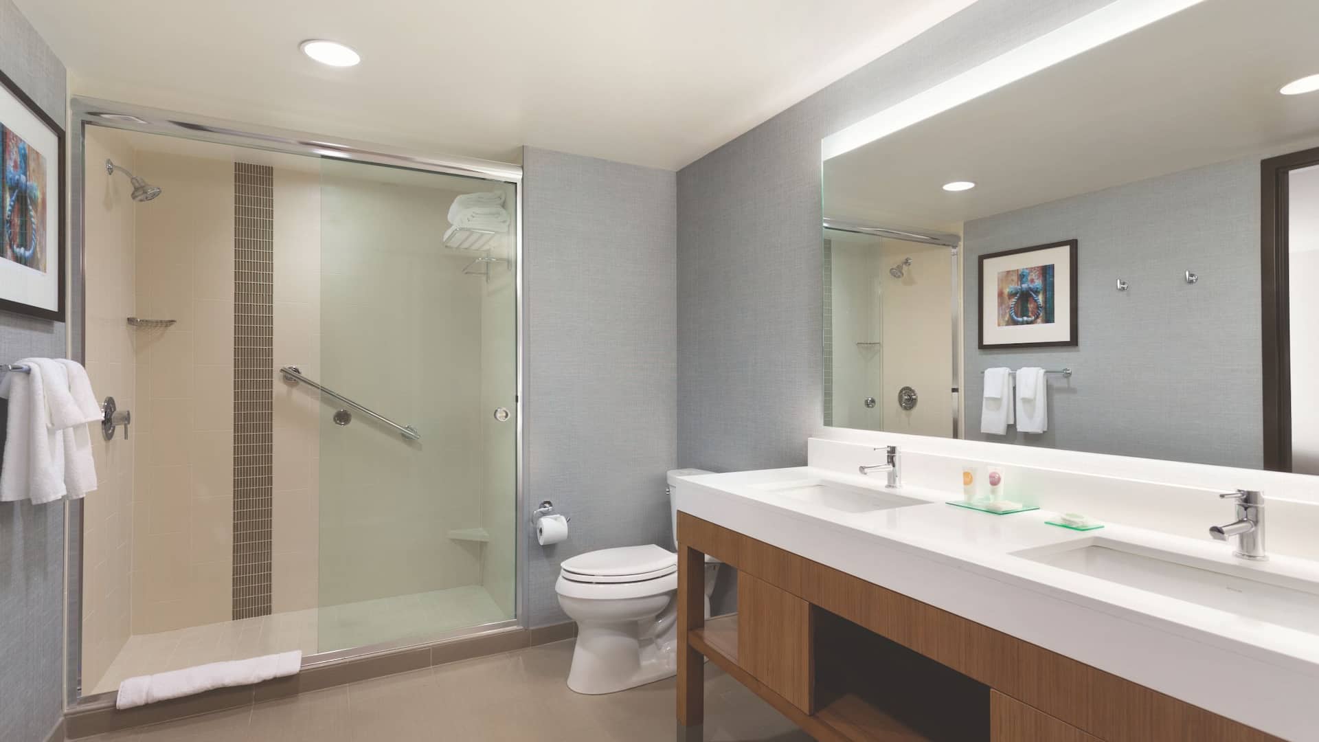 Hyatt Place Buffalo/Amherst One Bedroom Suite Bathroom