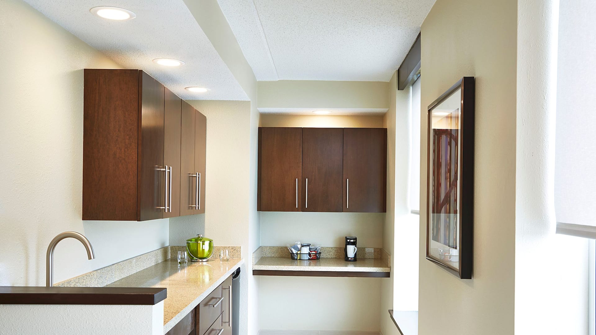 Hyatt Place Lansing – East King Suite Kitchen