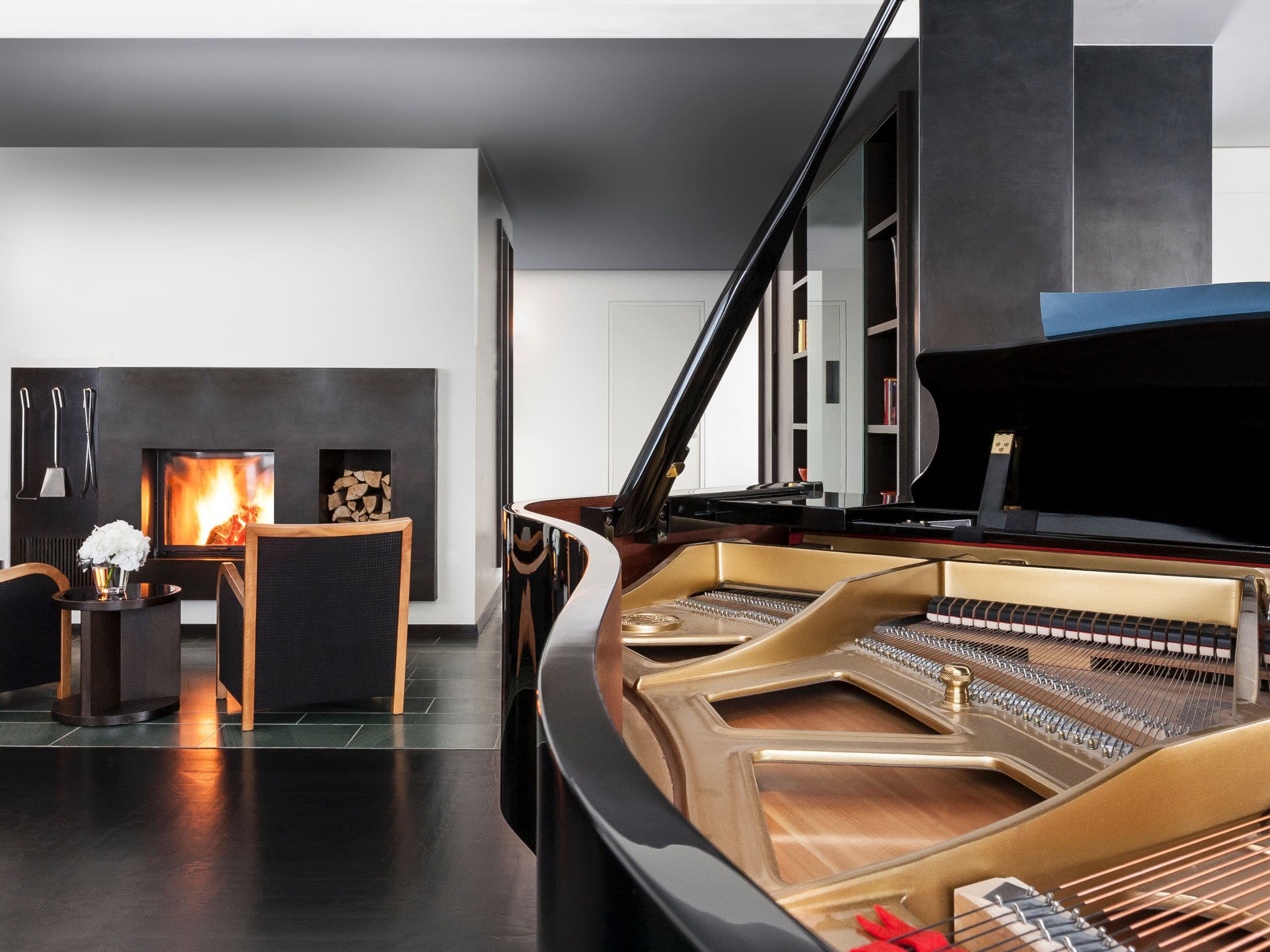 daimler suite piano and fireplace at grand hyatt berlin 