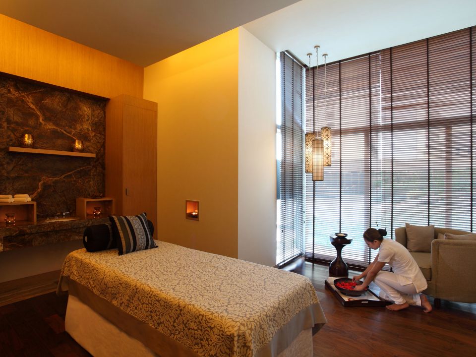 Luxury 5 Star Hotel in Ahmedabad Hyatt Regency Ahmedabad