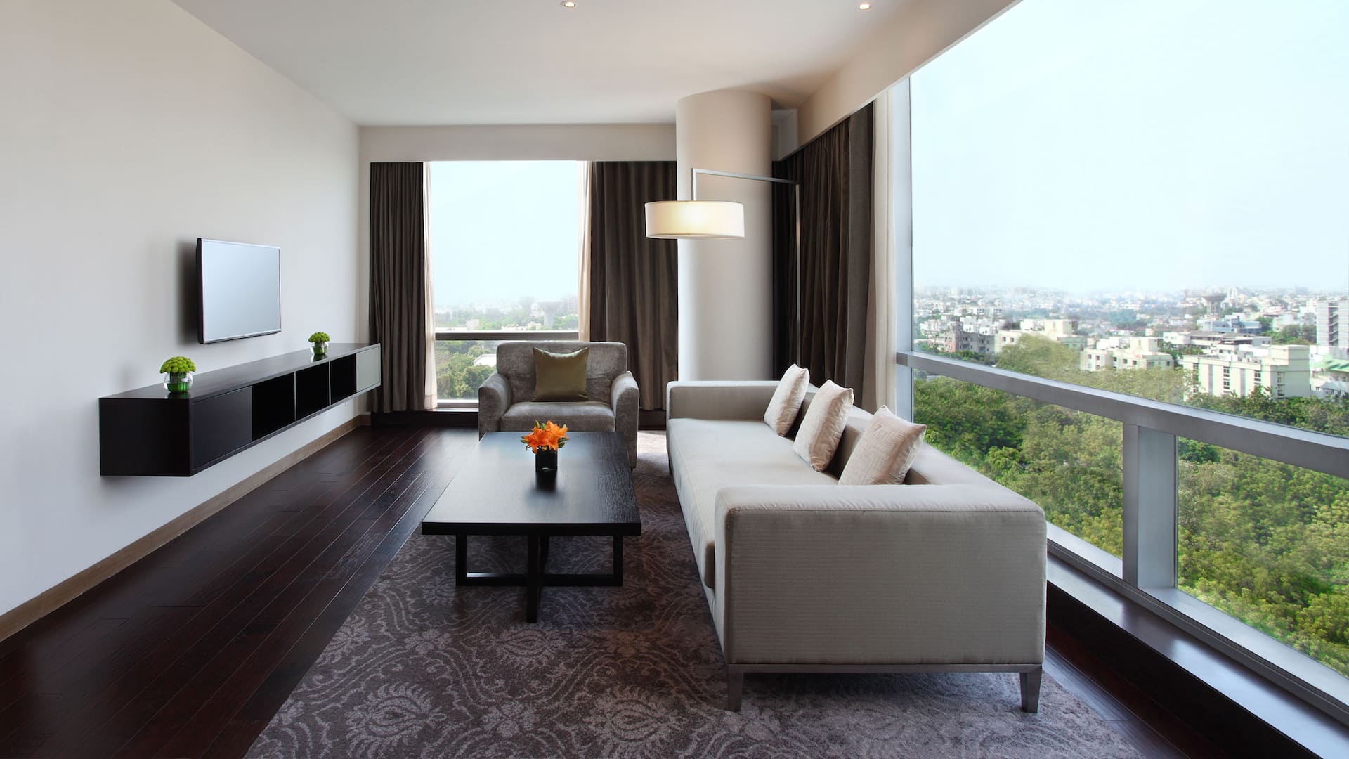 第 2，共 5 Hyatt Regency Ahmedabad Regency Suite Living Room