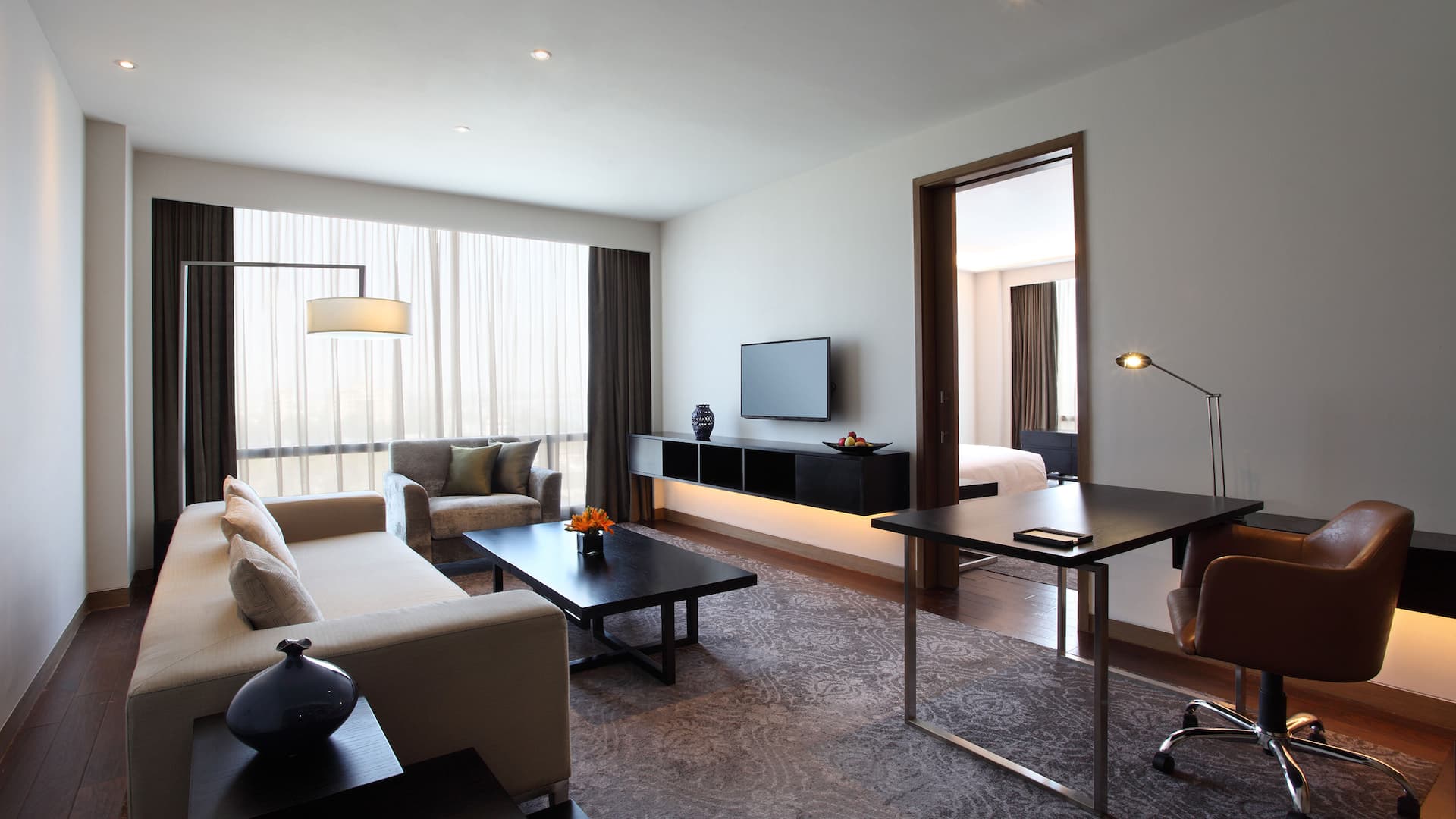 第 4，共 5 Hyatt Regency Ahmedabad Diplomatic Suite Living Room