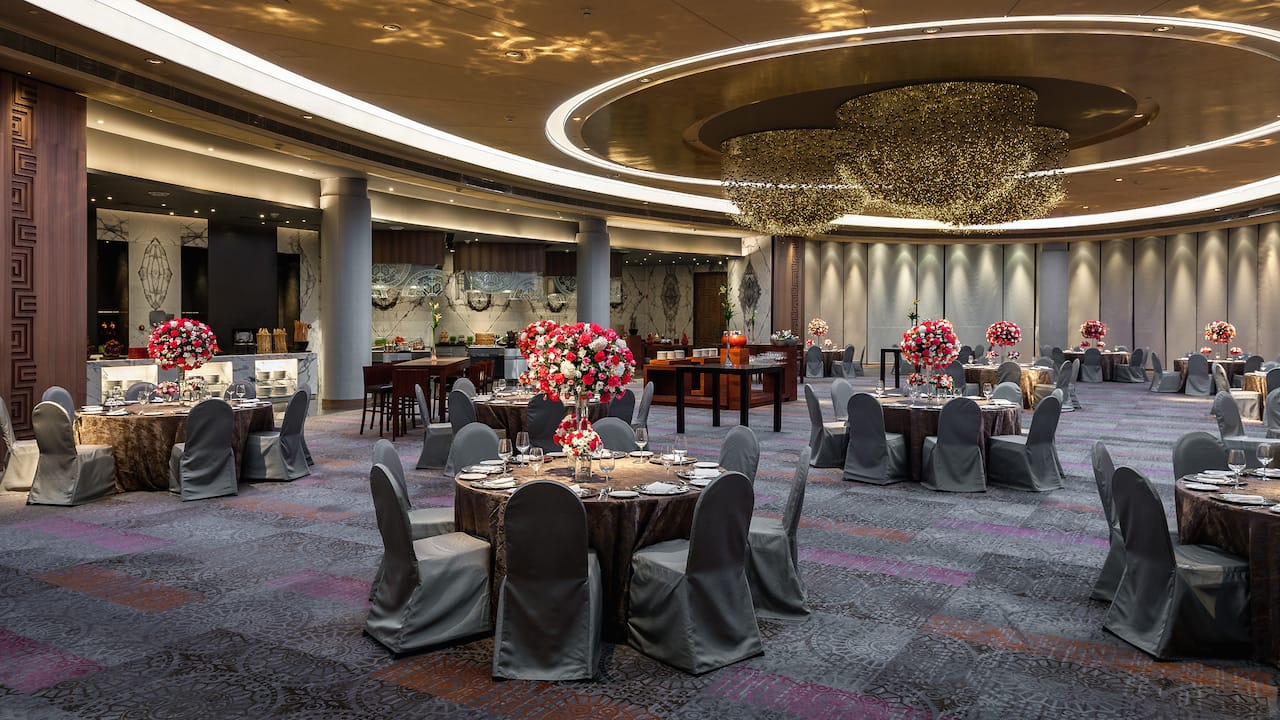 Oval Room at The Mansion Social Setup