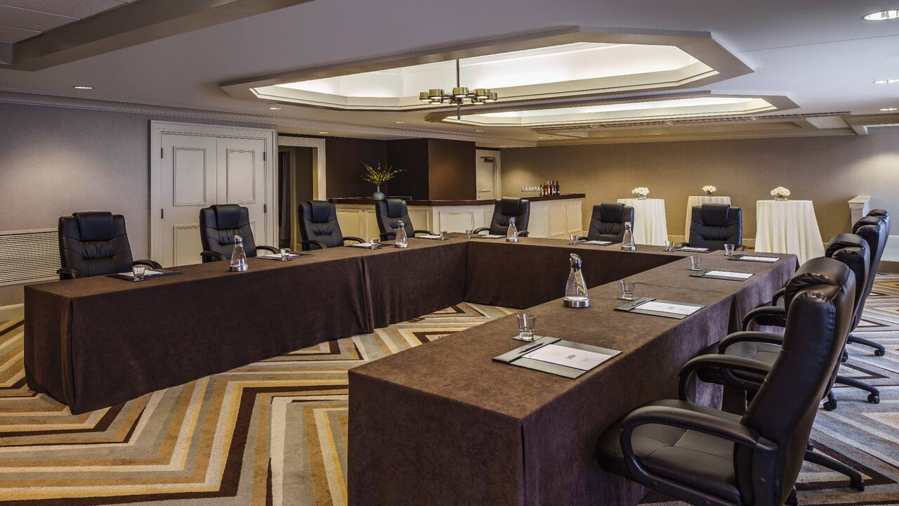 Hospitality Suite 4104 Meeting Room