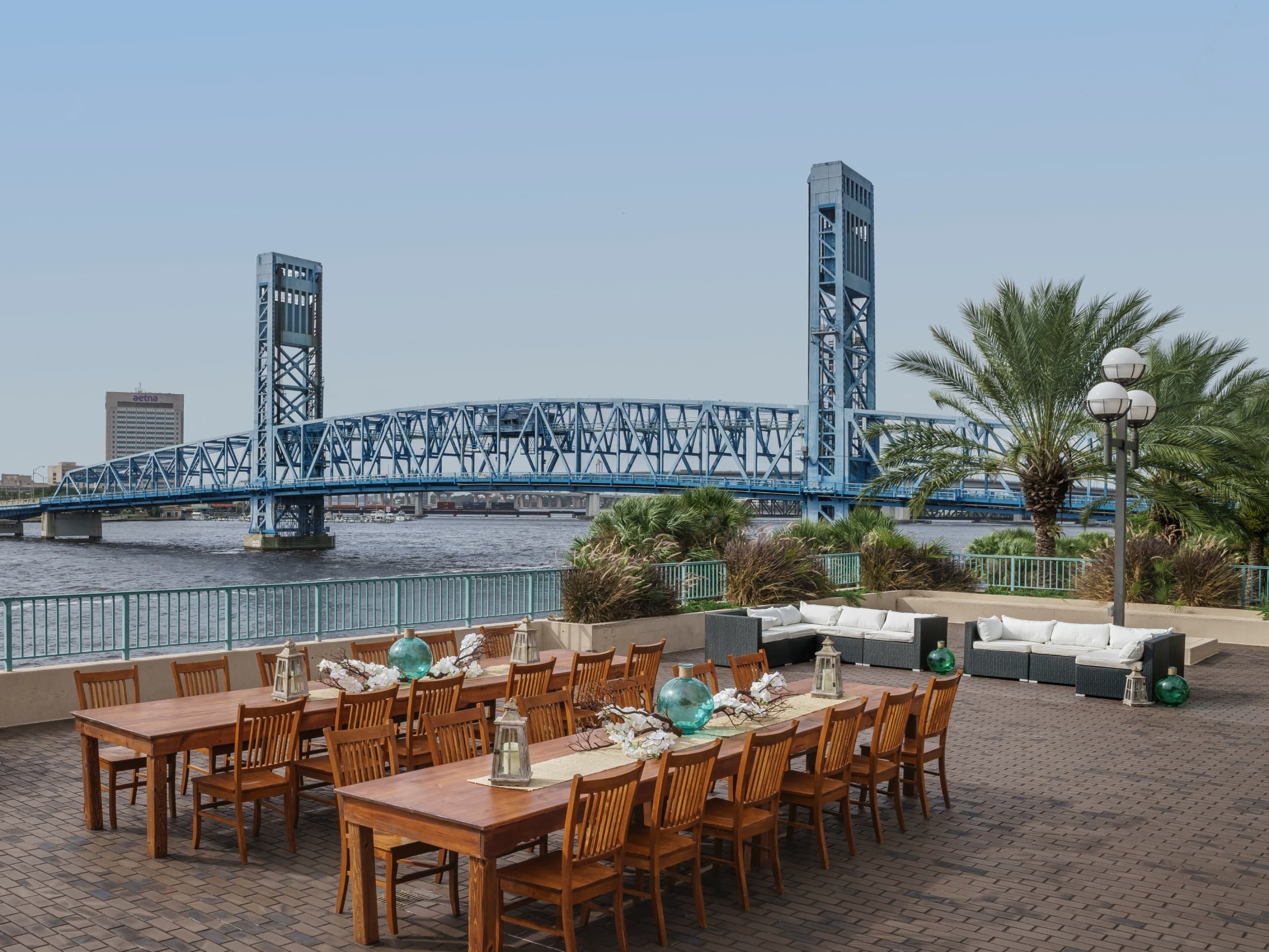 Relaxing Downtown Jacksonville Hotel Hyatt Regency Jacksonville   Hyatt Regency Jacksonville Riverfront P104 River Deck Reception.4x3 