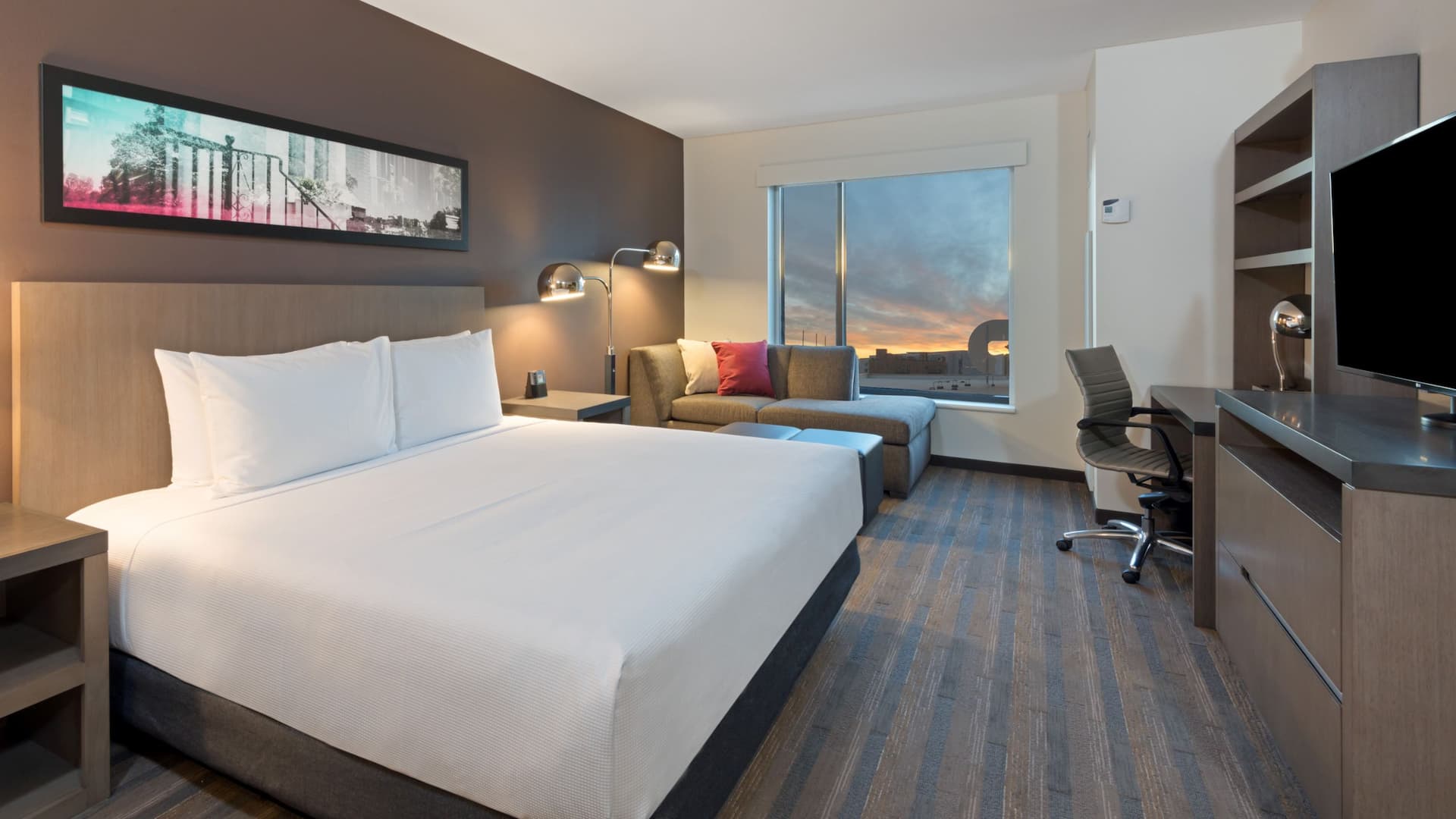 2/3 Hyatt House Denver/Downtown King Den 603