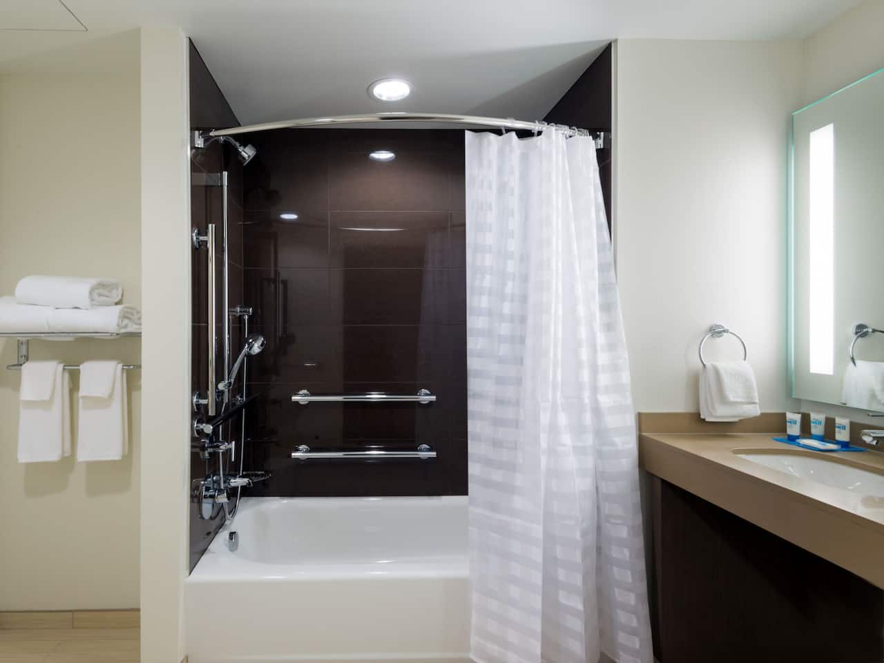 Accessible Bathtub Hyatt House Denver / Downtown