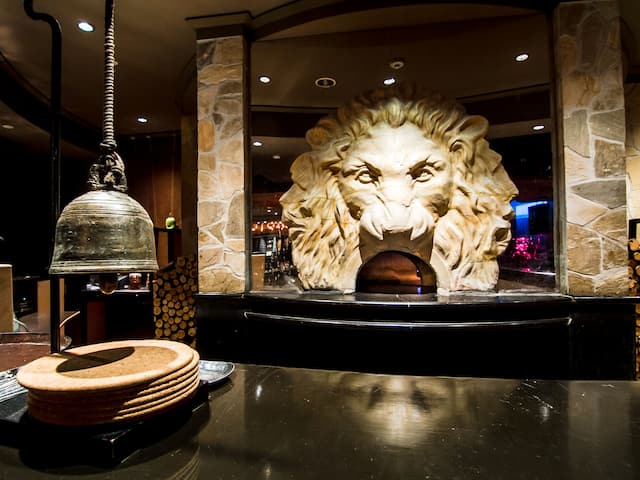 ”ジガ ザガ”イタリアンレストランのライオンの焼き窯
