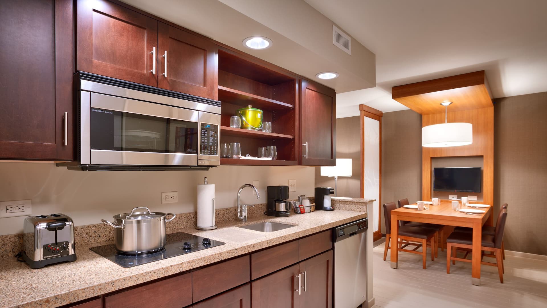 3 von 5 Hyatt Place Salt Lake City/Lehi King Suite Kitchen