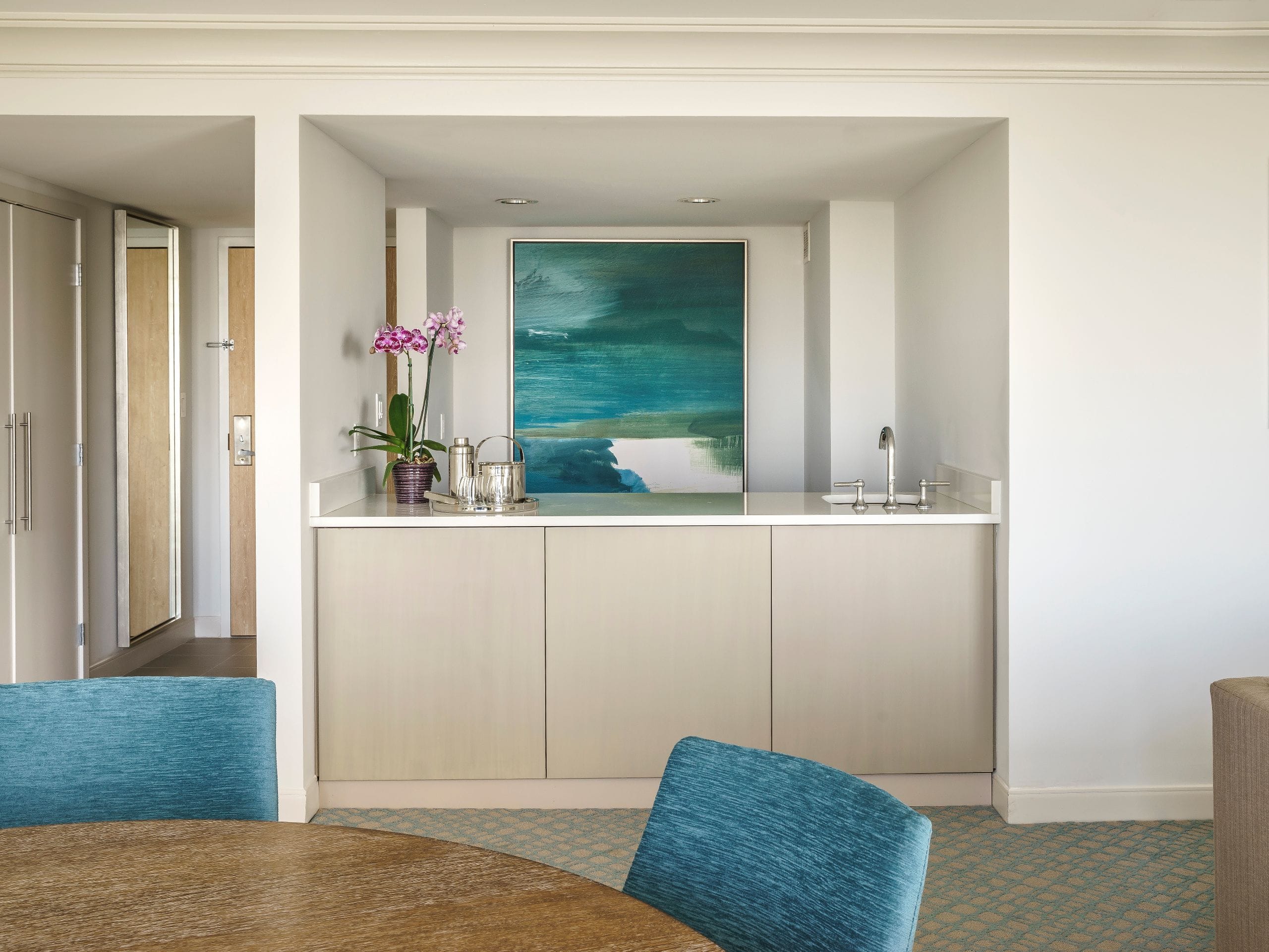 Wet bar and buffet in St. Johns Suite