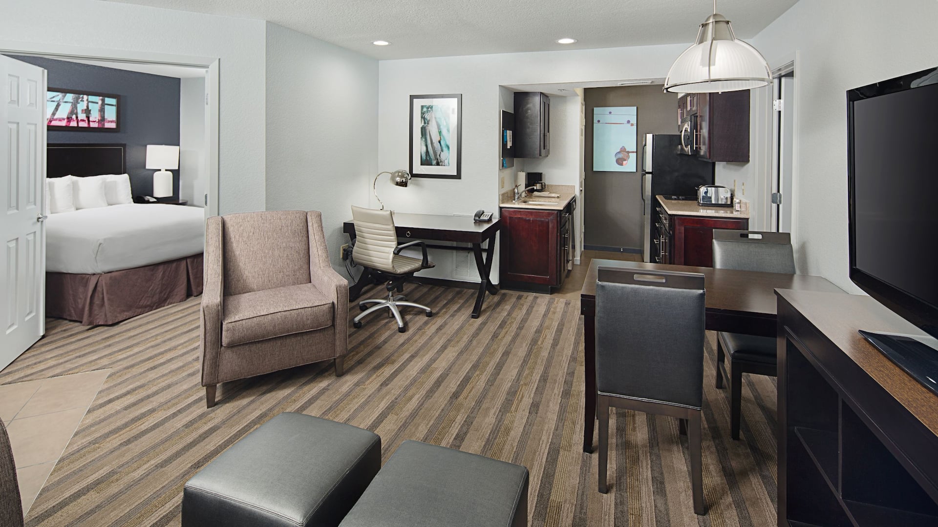 2 von 3 Hyatt House Los Angeles/LAX/Manhattan Beach Suite