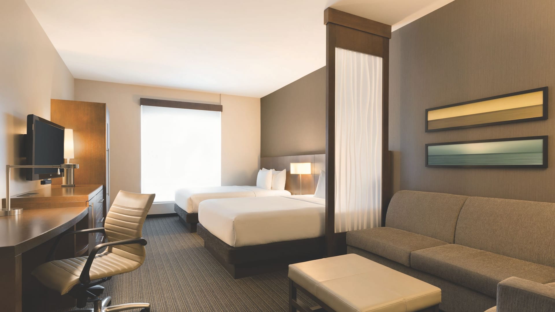Hyatt Place San Jose/Pinares Queen Guestroom