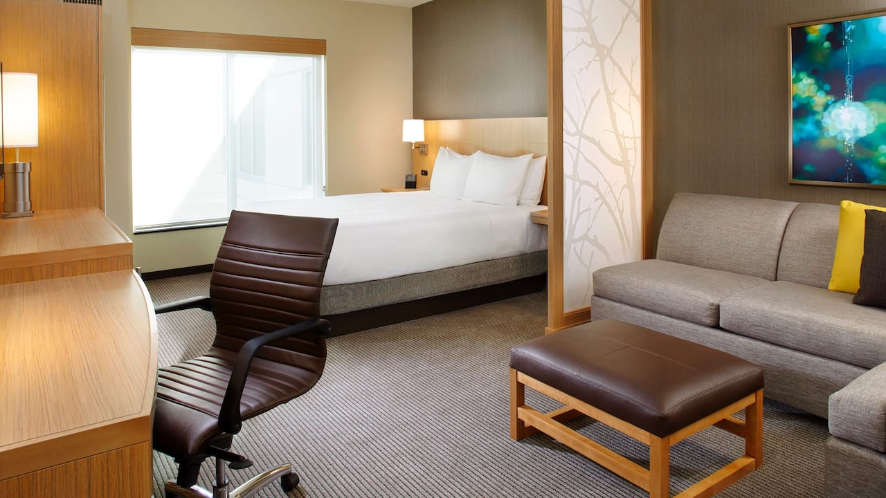 Hotel in Miami Springs, FL with Kingbed and sofa bed at Hyatt Place Miami Airport-East