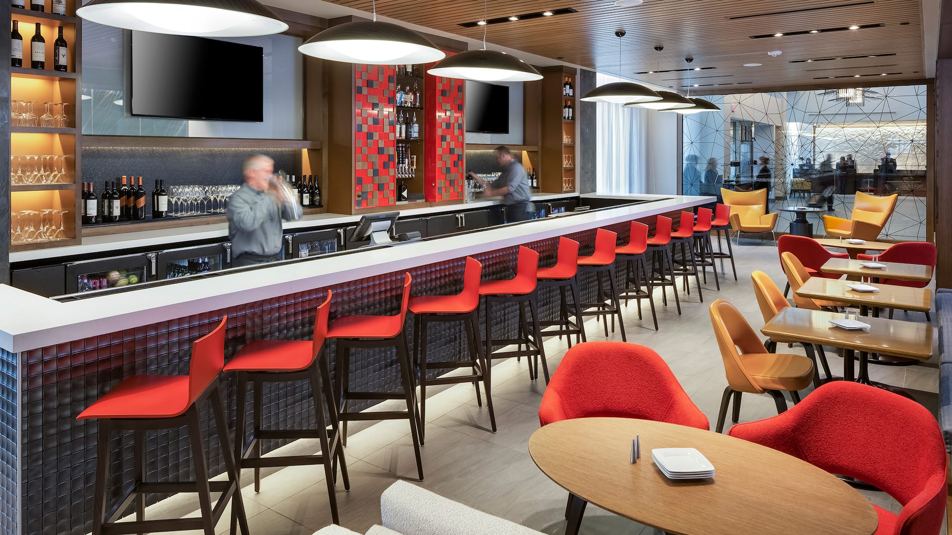 Hyatt Regency Bloomington - Minneapolis Bar Urbana with Bartenders