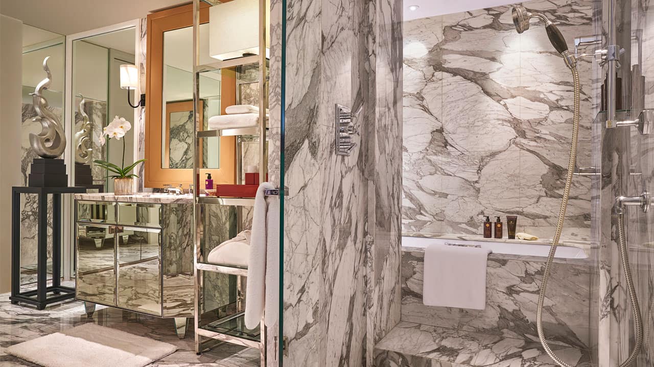 Bathroom, Diplomat Suite King 