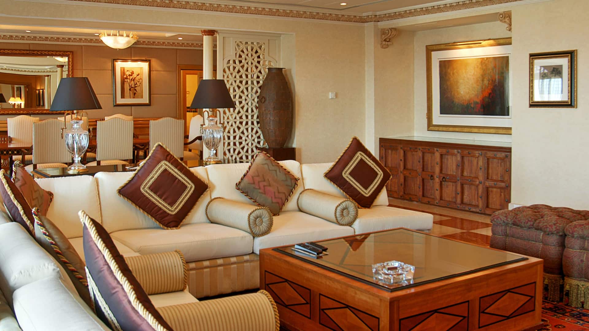 4/5 Royal Suite Living Room