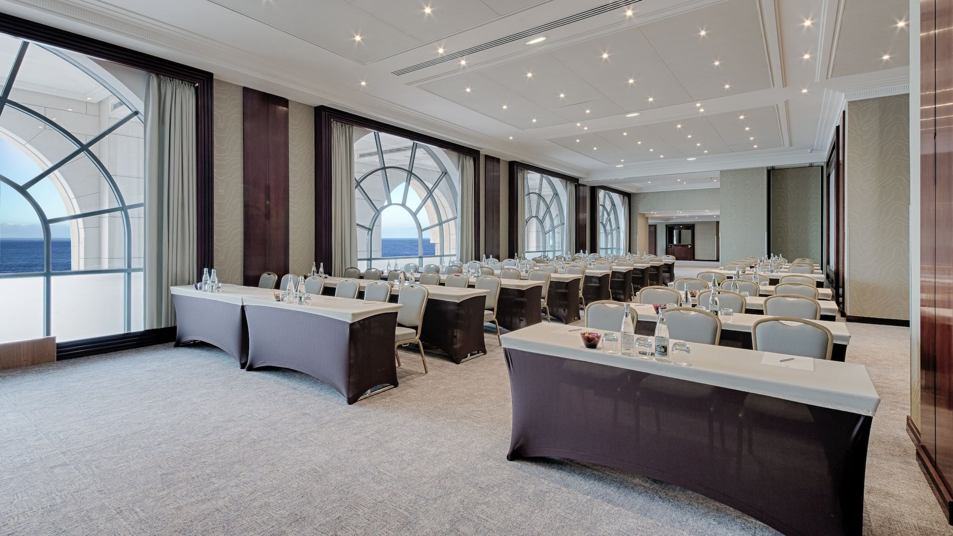 2 de 3 Hyatt Regency Nice Palais de la Méditerranée Azur Room Classroom Setup