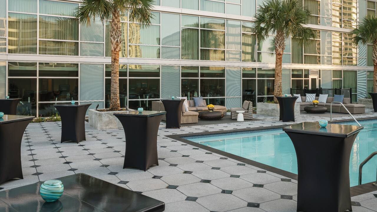 pool cocktail setup
