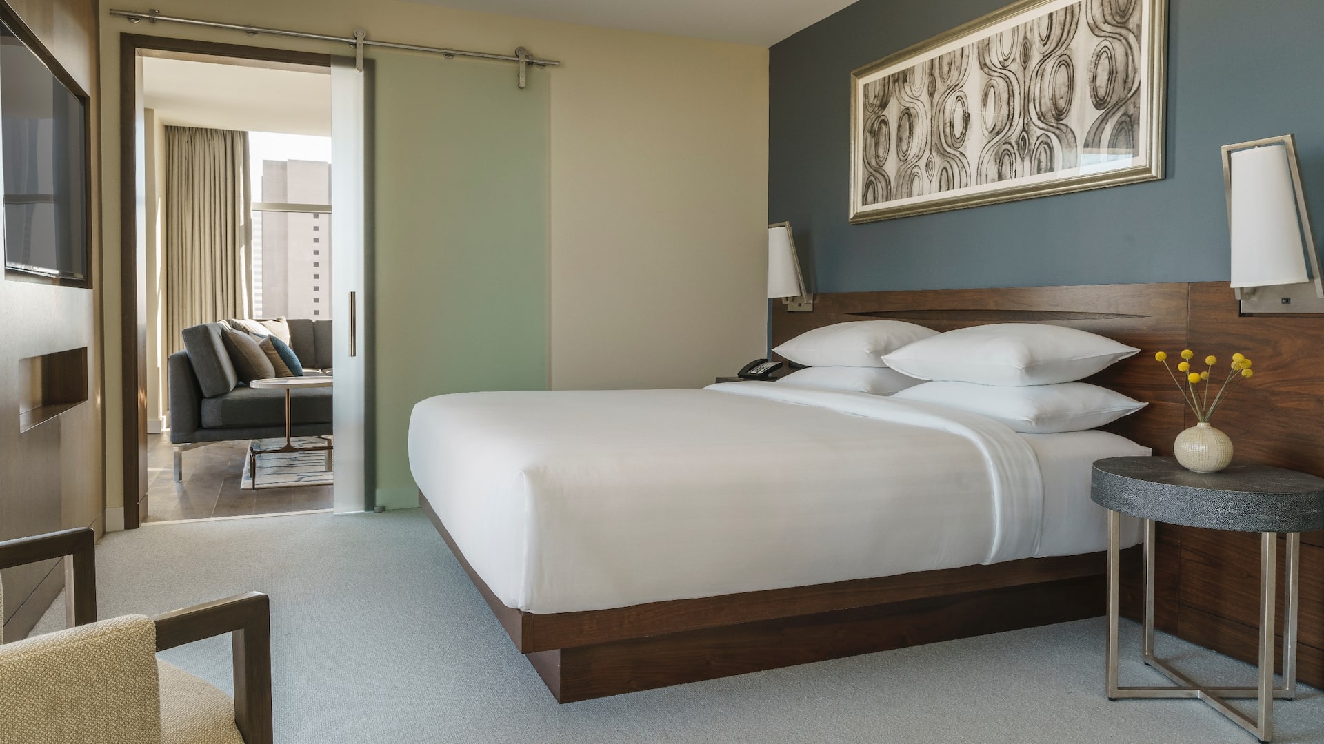 Hyatt Regency Houston/Galleria Executive Suite Bedroom