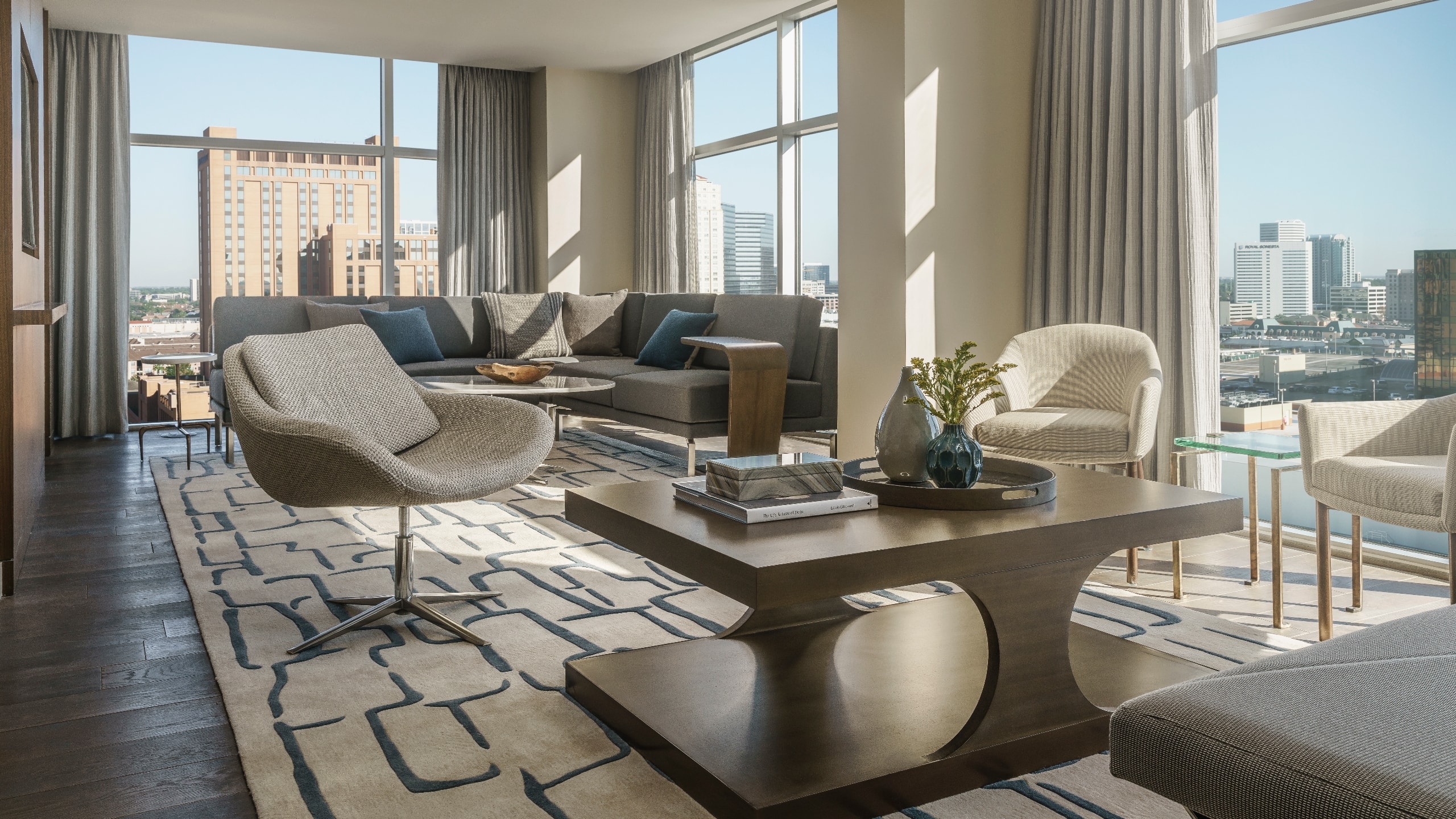 Hyatt Regency Houston/Galleria Executive Suite Living Room