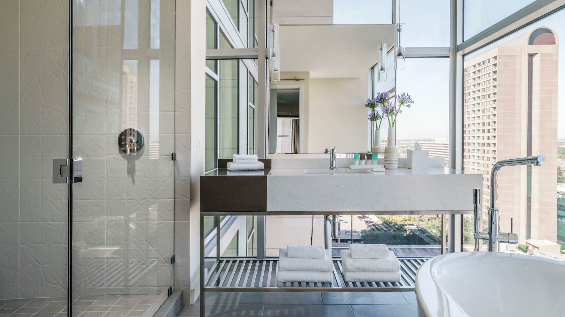 4/5 Hyatt Regency Houston/Galleria Executive Suite Bathroom