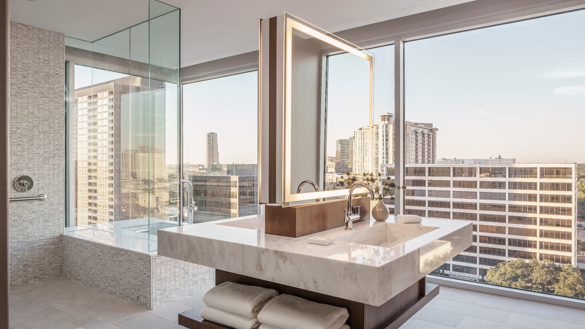 Hyatt Regency Houston/Galleria Presidential Suite Bathroom