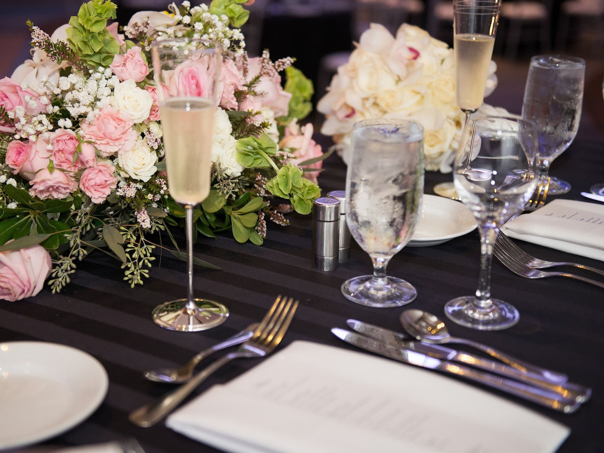 Hyatt Regency O'Hare Chicago Table Setup