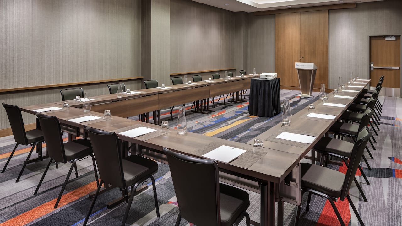 Waterford, mid-size meeting room with U-shape setup