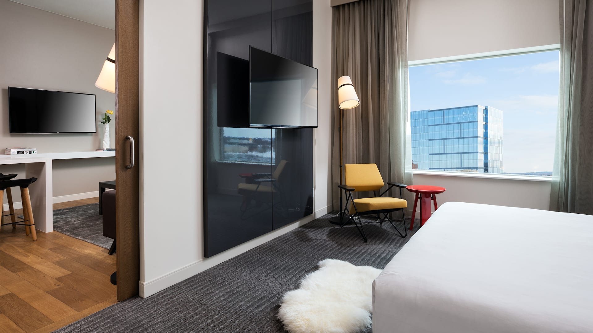 Hyatt Regency Bloomington - Minneapolis Executive Suite Bedroom