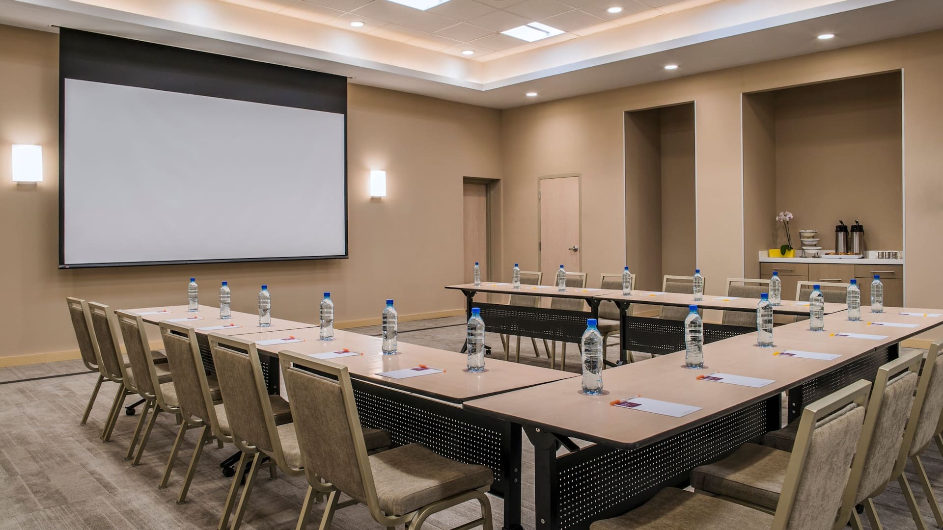 2 of 4 Hyatt Place Managua Meeting Room U Shape Setup