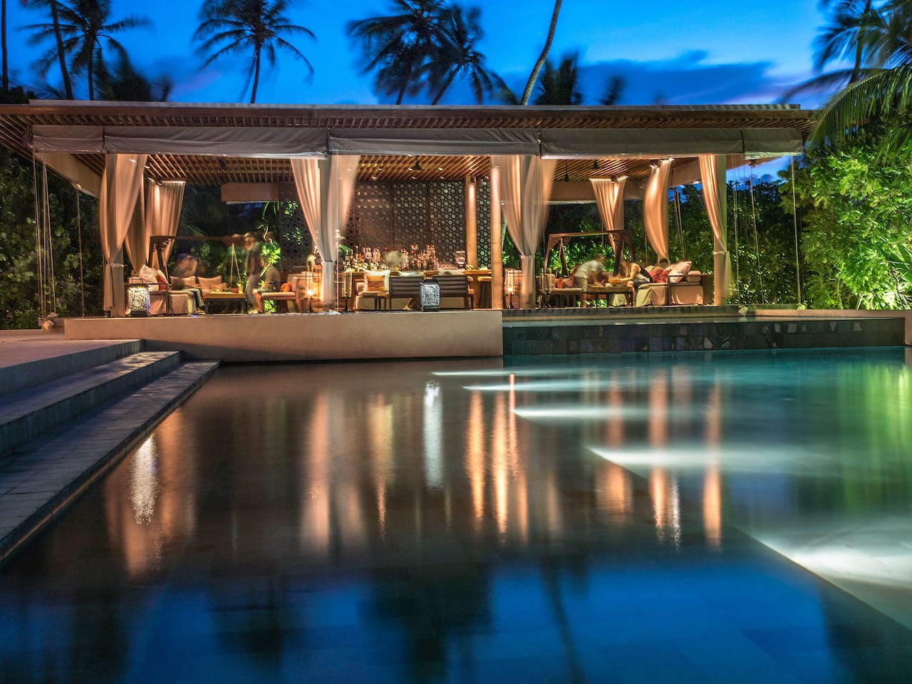 5-star Maldives Resort Restaurant – The Bar 
