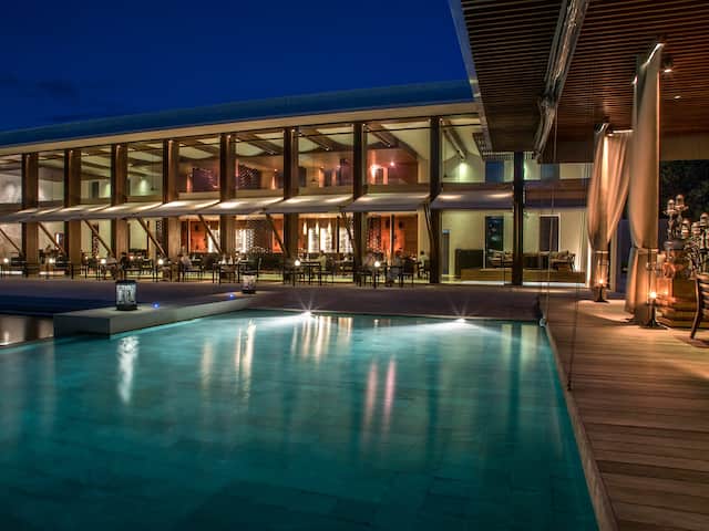 Luxury Maldives Resort Infinity Pool