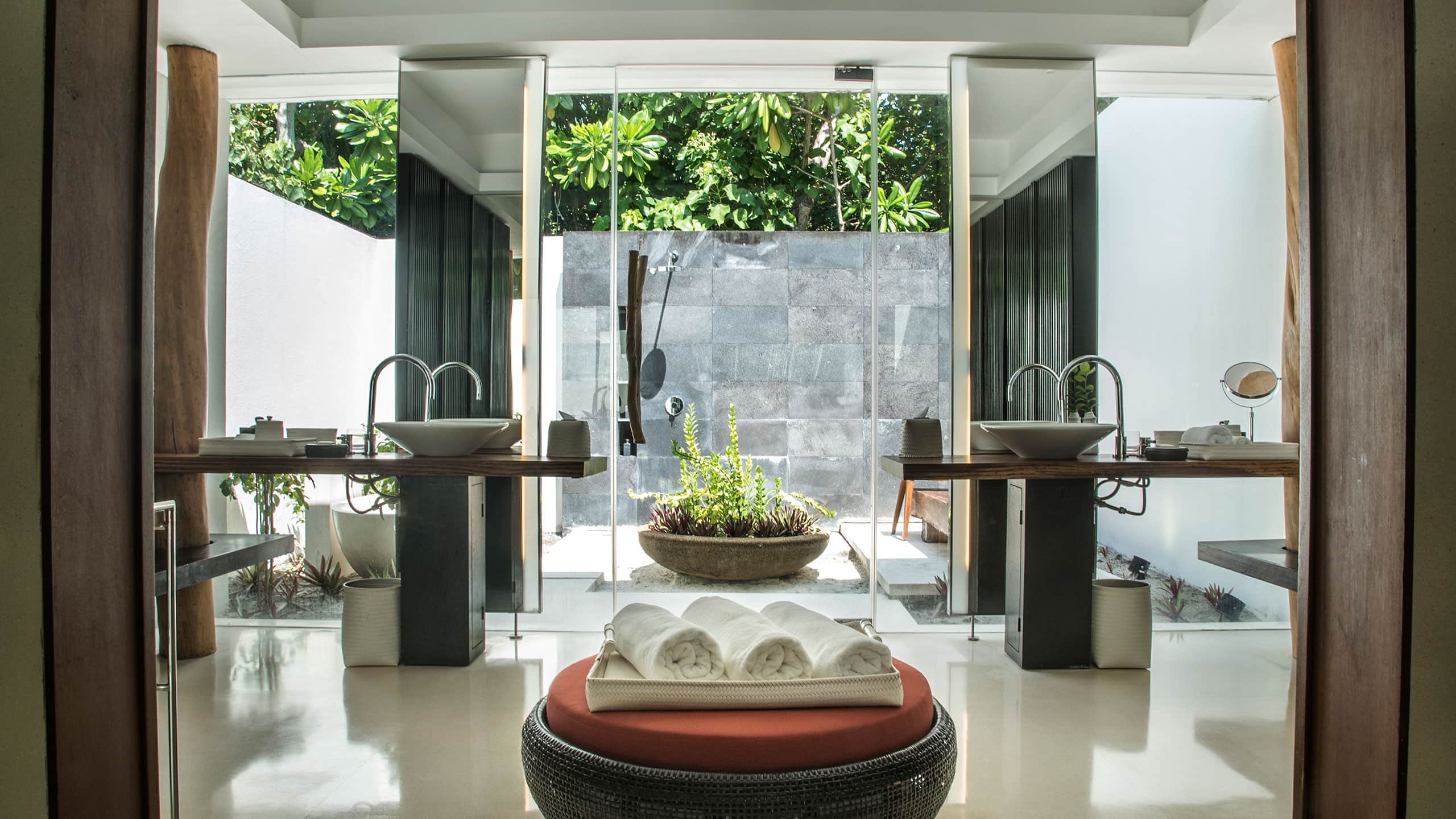 4 of 6 Park Hyatt Maldives Hadahaa Park Villa Bathroom