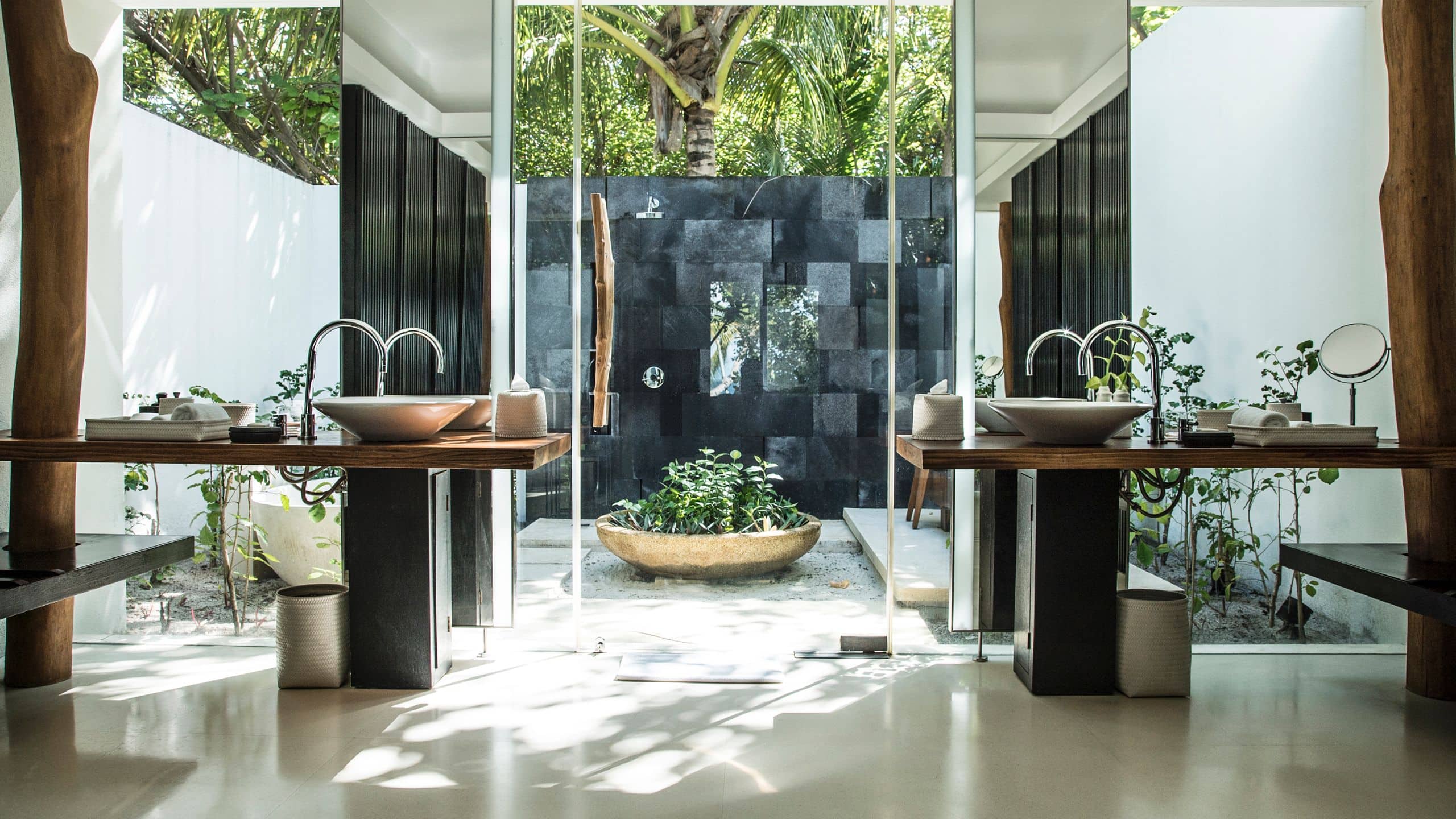 3 of 5 Park Hyatt Maldives Hadahaa Park Villa Bathroom