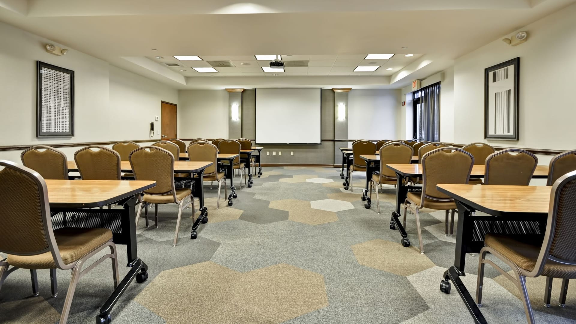Large meeting room near Fort Snelling
