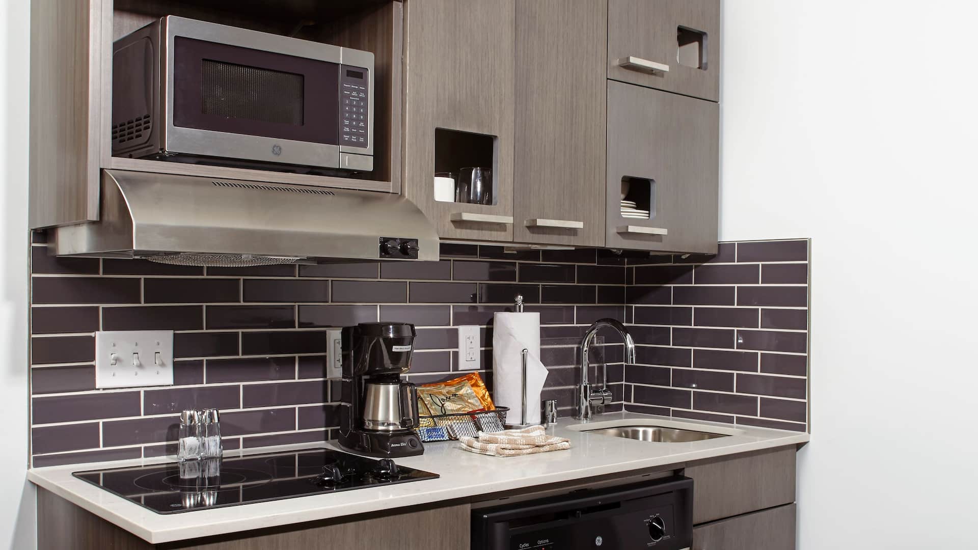 Hyatt House Denver/Lakewood at Belmar Studio Kitchen
