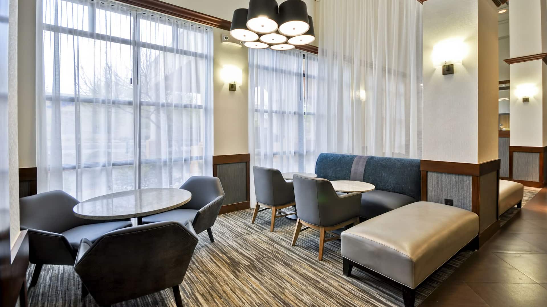 Hyatt Place Albuquerque/Uptown Lobby