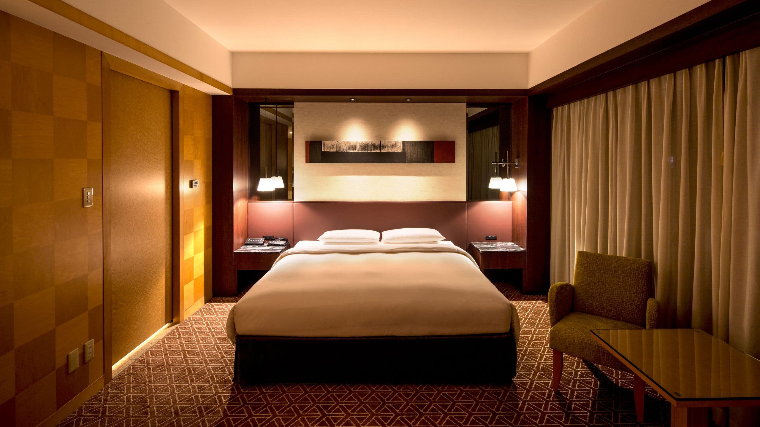 Grand King Room