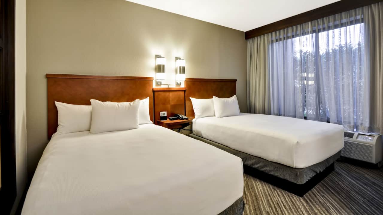 ADA compliant hotel room in Tampa Bay FL near Raymond James Stadium
