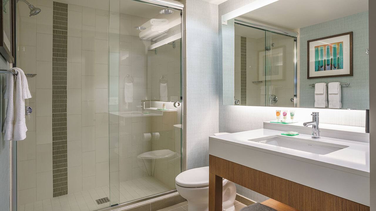 Guestroom Bathroom at Hyatt Place Houston Galleria