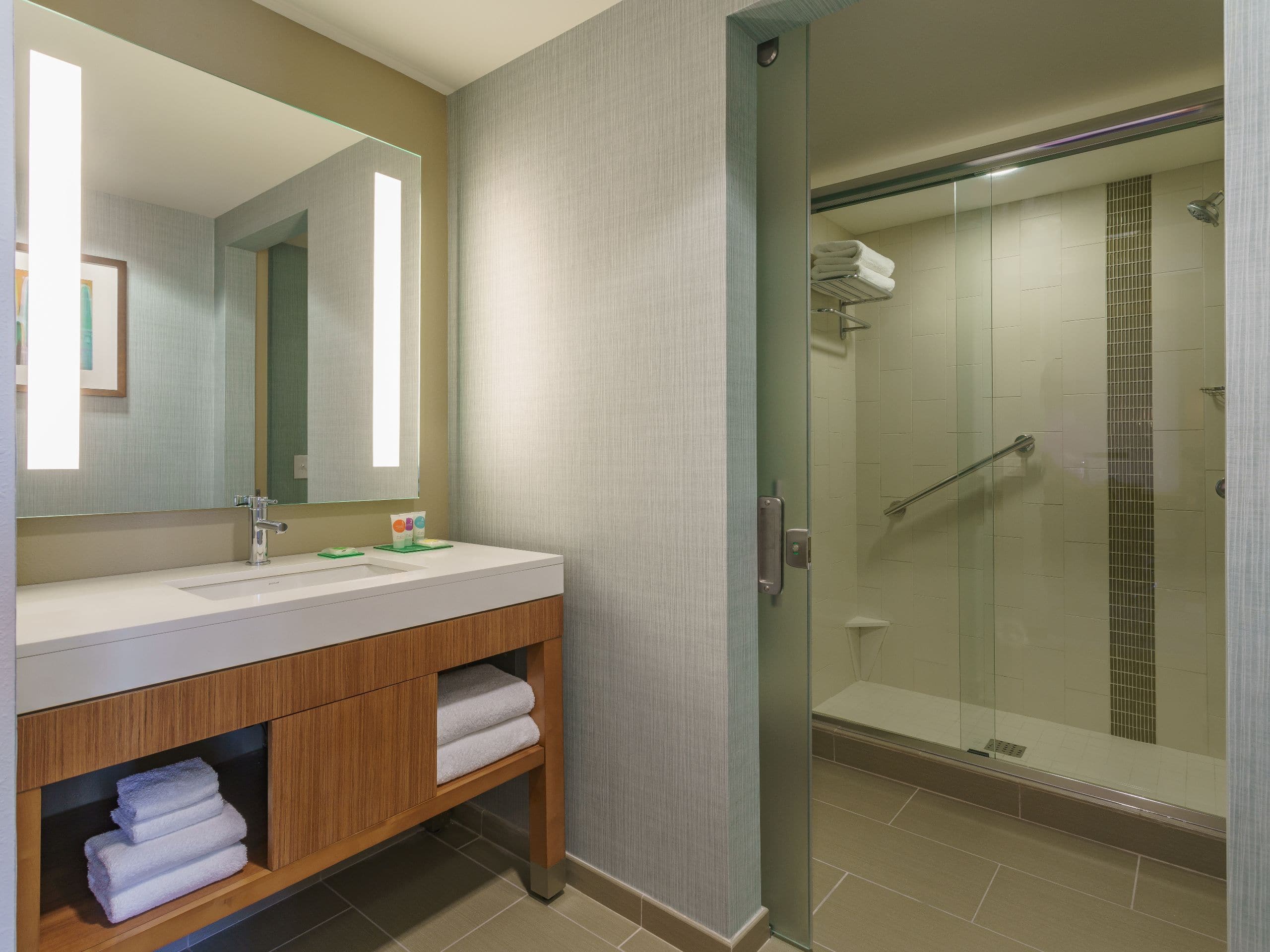 テキサス州ヒューストンのモダンなホテルのゲストルーム