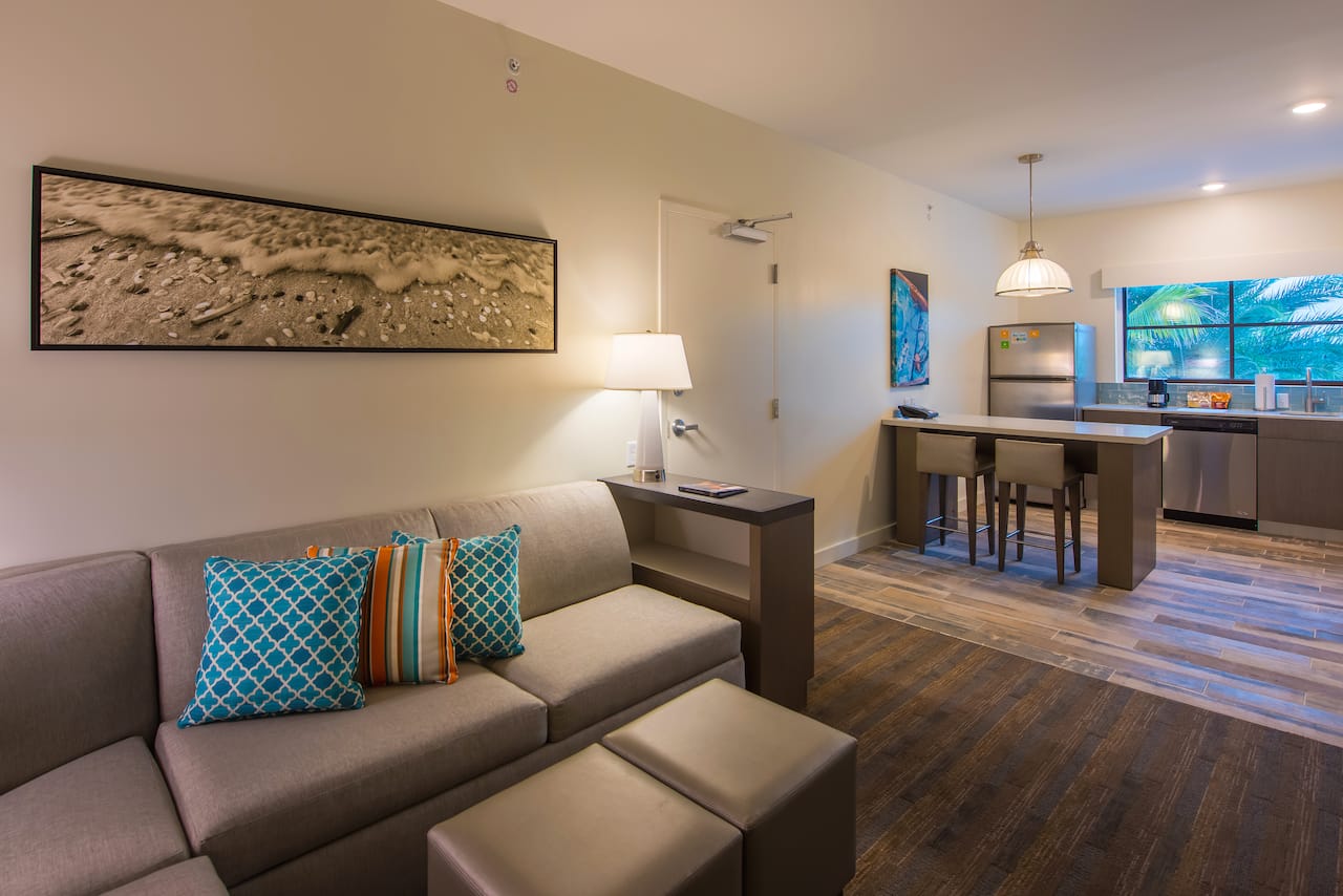 Hyatt House Naples / 5th Avenue One Bedroom Living