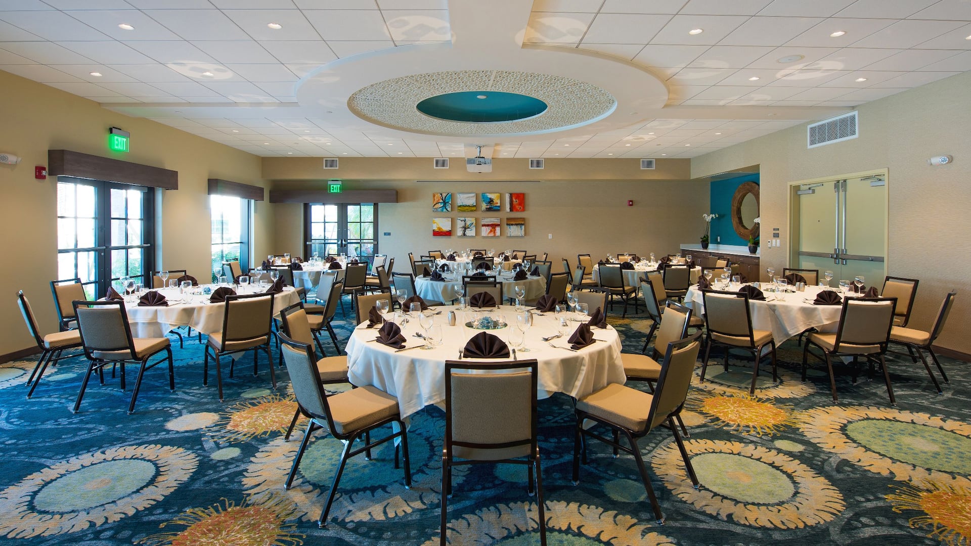 Hyatt House Naples/5th Avenue Ballroom Rounds