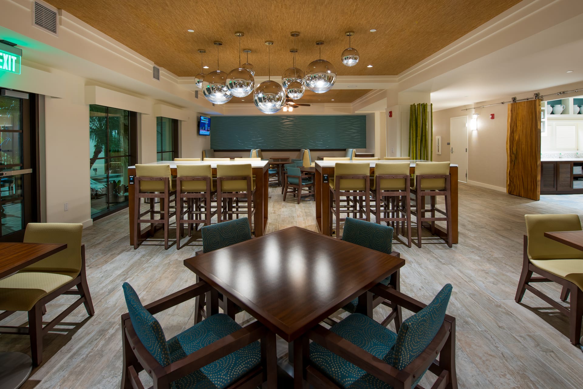 Hyatt House Naples/5th Avenue Breakfast Seating