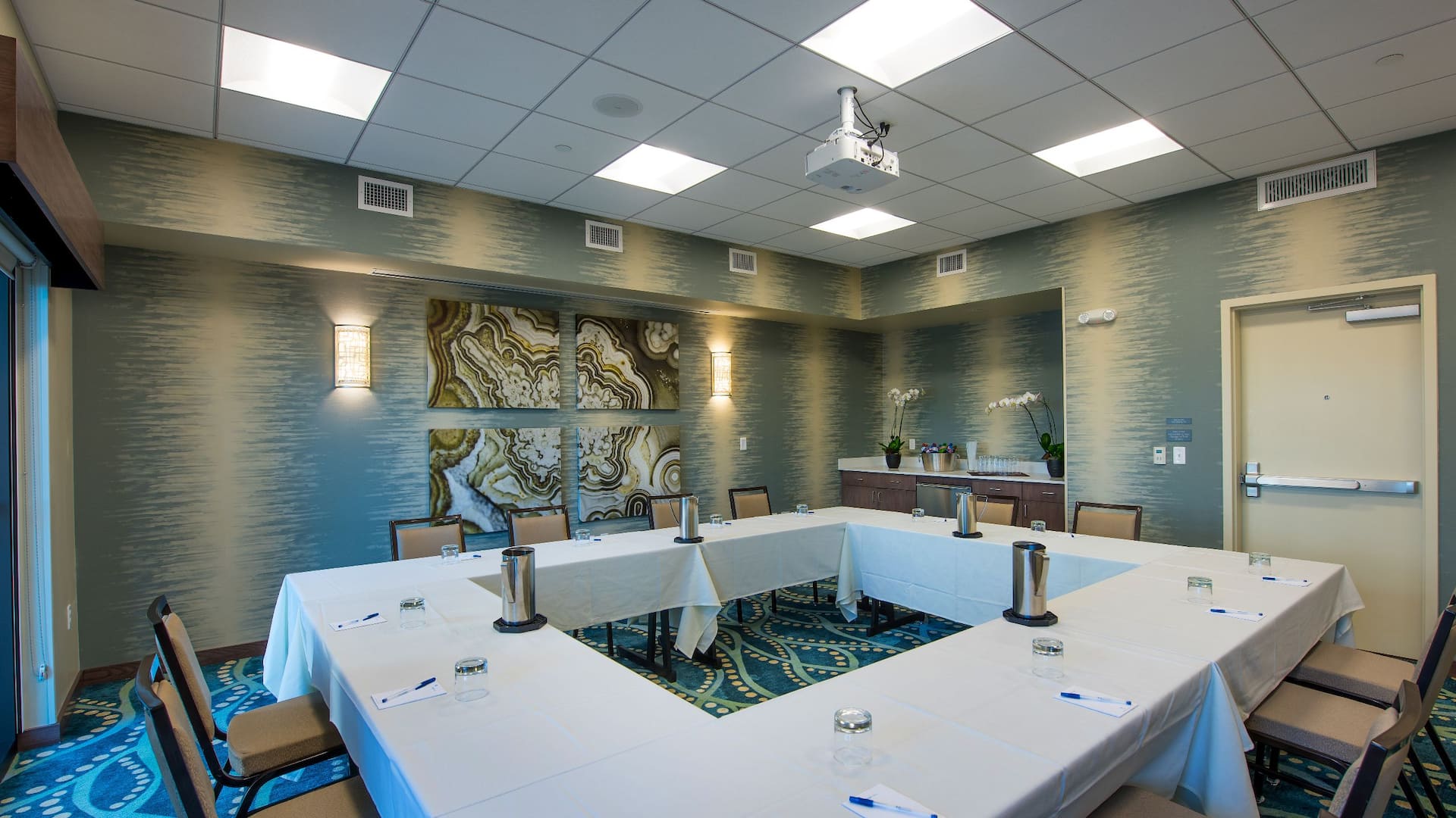 3 of 4 Hyatt House Naples/5th Avenue Meeting Room Square